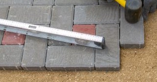 Укладка плитки на сухую смесь в Тайшете: стоимость от 831 руб.