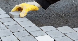 Укладка брусчатки в Тайшете - цена от 831 руб. за м2 | ТротуарнаяПлитка