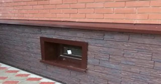 Облицовка цоколя панелями под камень в Тайшете в октябре